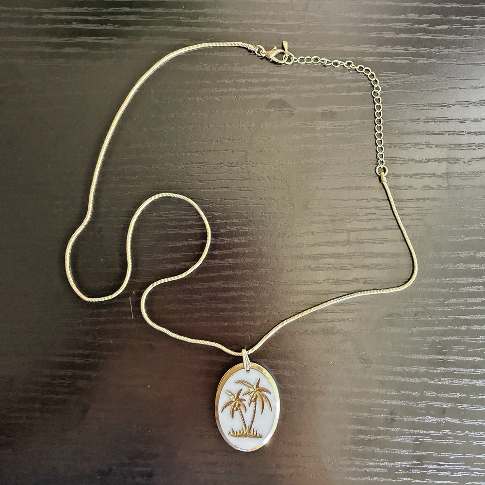 Vintage Palm Tree Cameo Necklace Gold Tone Oval Pendant Tropical Island 21”